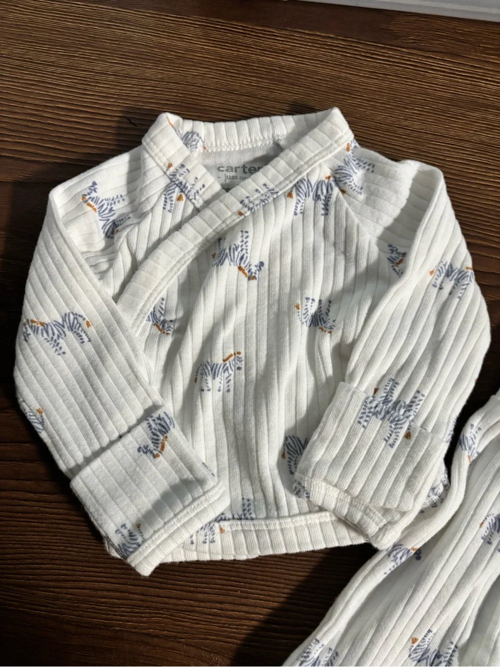 🎉(Preemie) Carter’s Ribbed Zebra 2 PC Set
